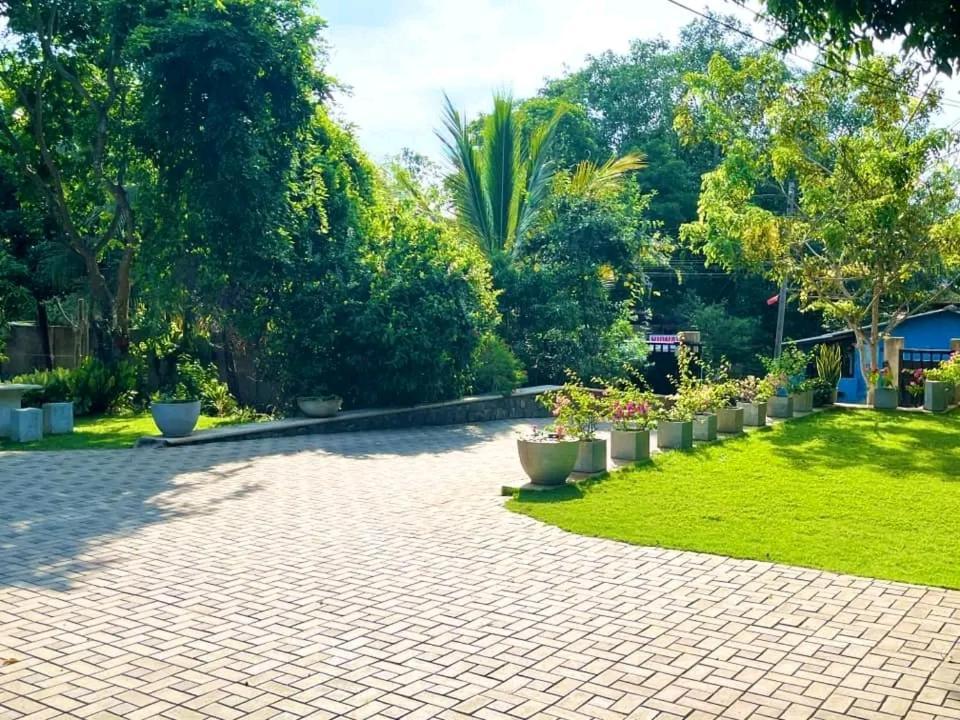Golden Residence アヌラーダプラ エクステリア 写真