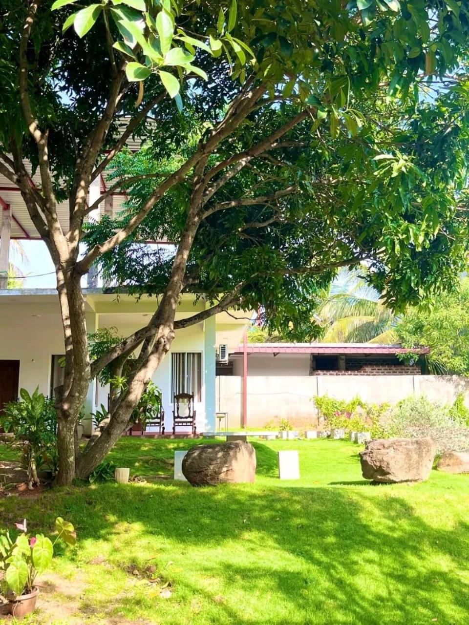 Golden Residence アヌラーダプラ エクステリア 写真