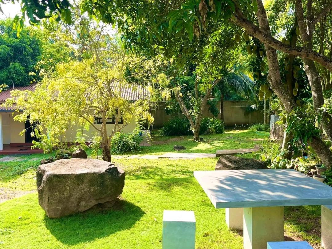 Golden Residence アヌラーダプラ エクステリア 写真